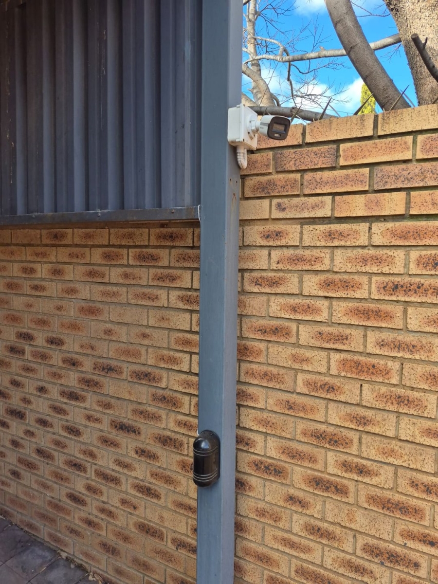 6 Bedroom Property for Sale in Flimieda North West